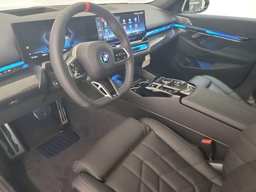2025 BMW i5 M60