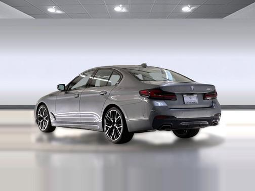 Skyscraper Gray Metallic 2023 BMW 530 i