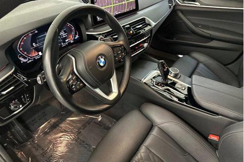 2022 BMW 530 i