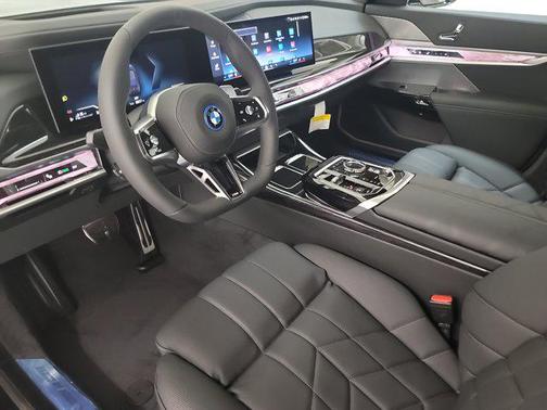 2025 BMW 750e i xDrive
