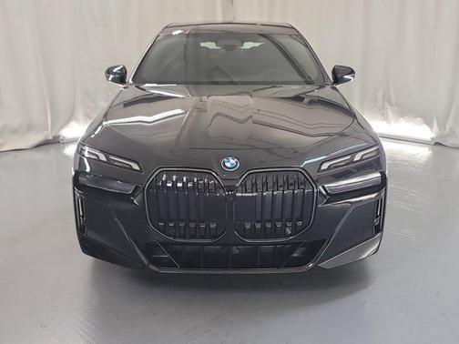 2025 BMW 750e i xDrive