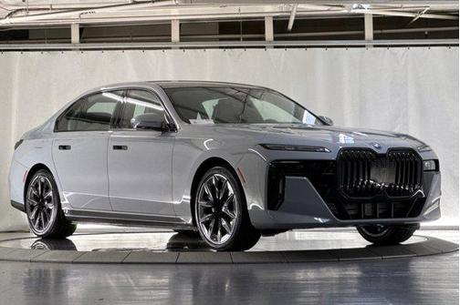 Brooklyn Grey Metallic 2026 BMW i7 eDrive50