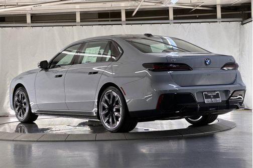 Brooklyn Grey Metallic 2026 BMW i7 eDrive50