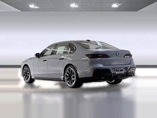 Brooklyn Grey Metallic 2026 BMW i7 eDrive50