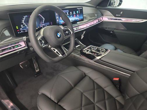 2025 BMW 740 i