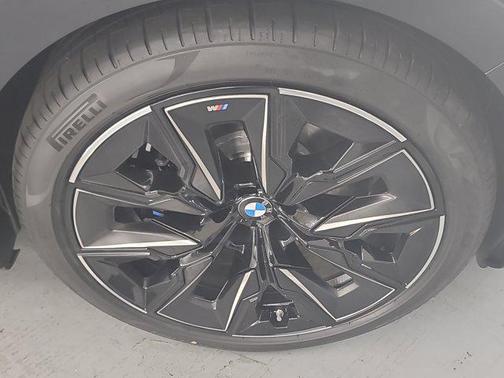 2025 BMW 740 i