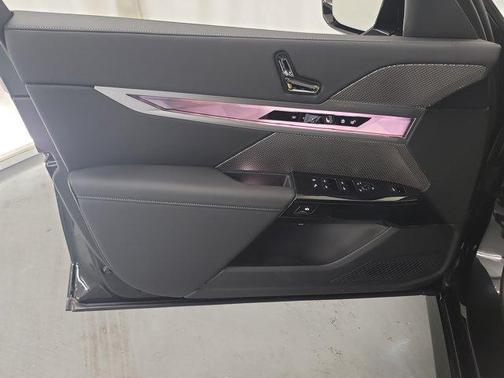 2025 BMW 740 i