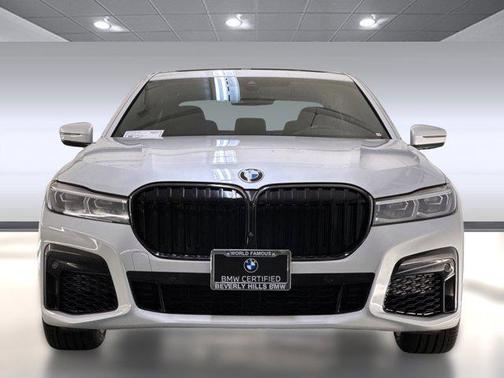 2022 BMW 740 i