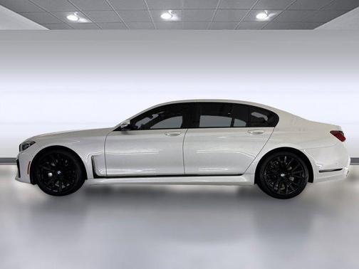 2022 BMW 740 i