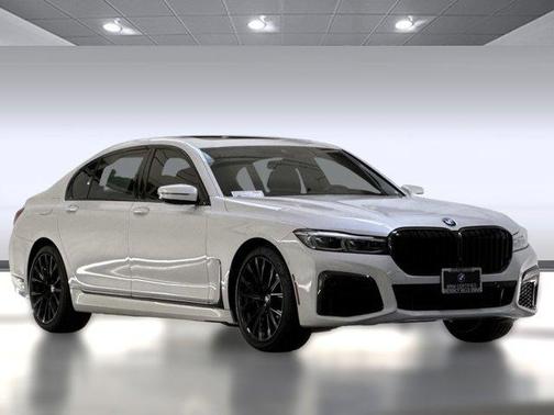 2022 BMW 740 i