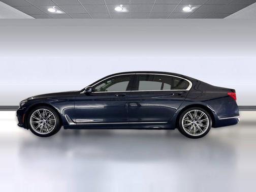 2019 BMW 740 740i