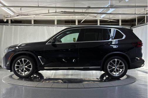 Black Sapphire Metallic 2026 BMW X5 xDrive40i