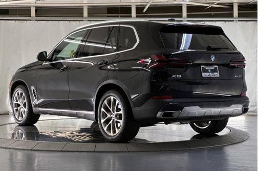 Black Sapphire Metallic 2026 BMW X5 xDrive40i