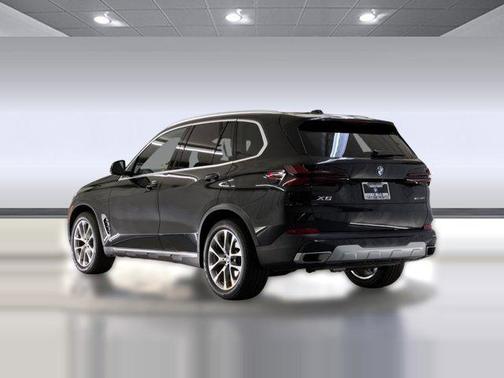Black Sapphire Metallic 2026 BMW X5 xDrive40i