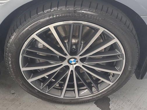 2022 BMW 530 i