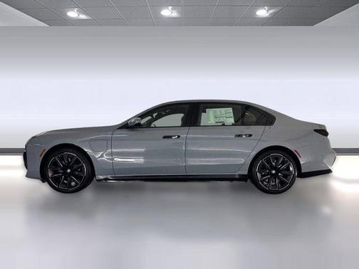 2026 BMW 750e i xDrive