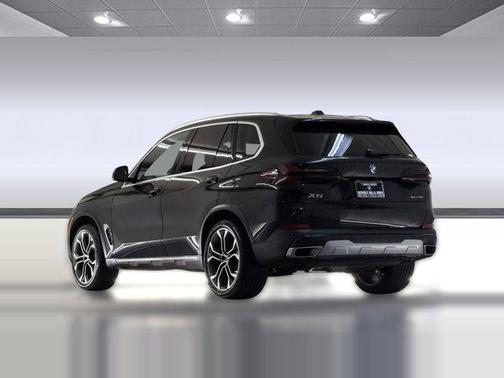 Black Sapphire Metallic 2026 BMW X5 sDrive40i
