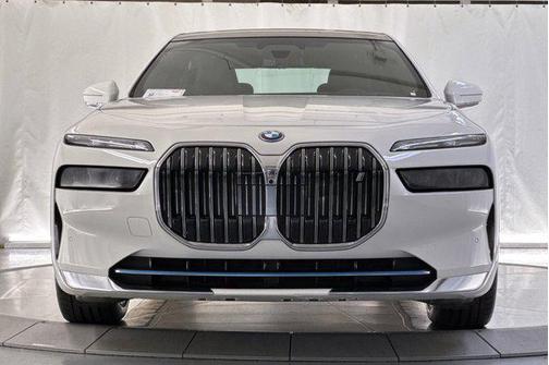 Alpine White 2023 BMW i7 xDrive60