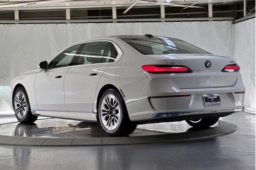 Alpine White 2023 BMW i7 xDrive60