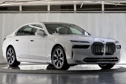 Alpine White 2026 BMW i7 xDrive60