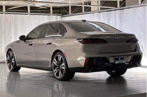 2024 BMW 740 740i