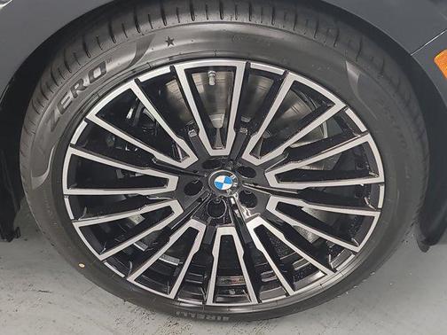 2025 BMW i7 M70