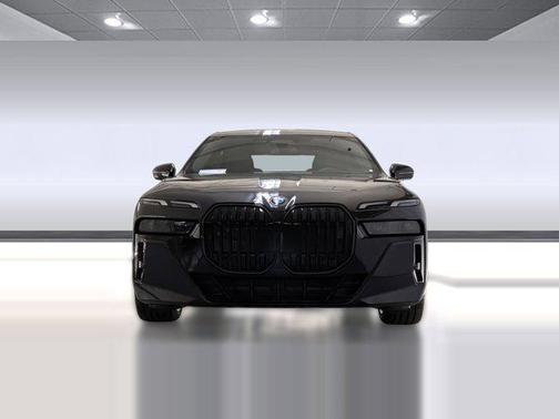 2026 BMW 740 740i