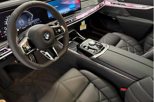 2026 BMW 740 740i