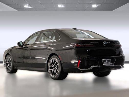 2023 BMW 740 i