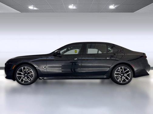 2023 BMW 740 i