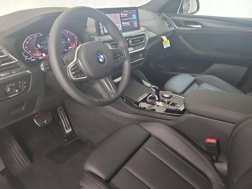 2025 BMW X4 xDrive30i