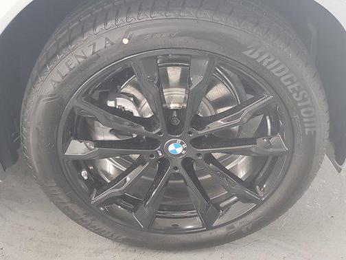 2025 BMW X4 xDrive30i