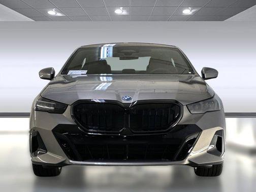 2026 BMW 550e xDrive
