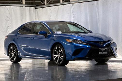 2020 Toyota Camry SE