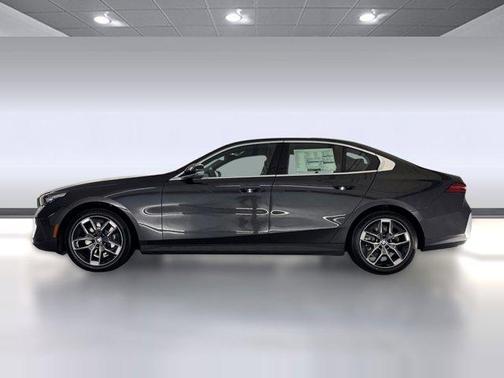 Dark Graphite Metallic 2026 BMW 530 530i