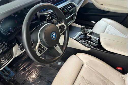 2022 BMW 530e Base