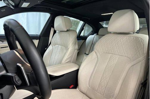 2022 BMW 530e Base