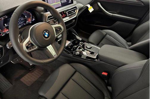 2025 BMW X4 xDrive30i