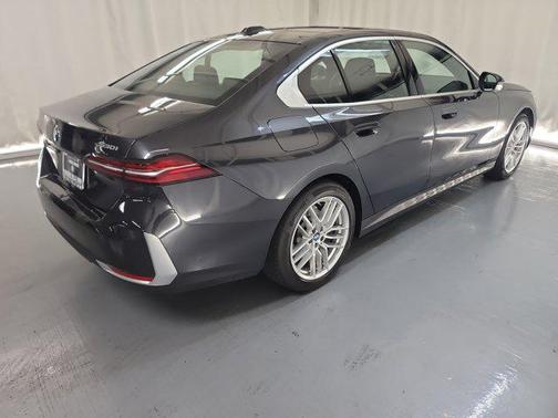 2024 BMW 530 i