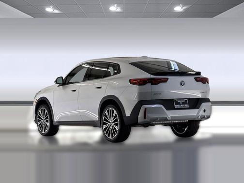 Mineral White Metallic 2026 BMW X2 xDrive28i