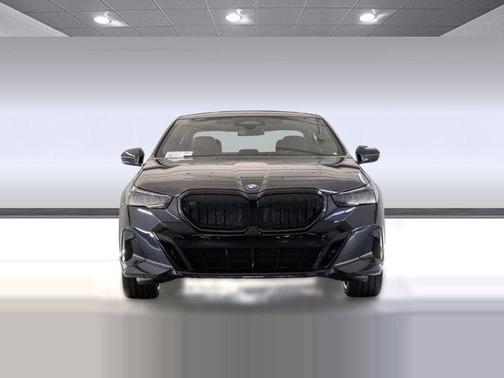 Carbon Black Metallic 2026 BMW 530 530i