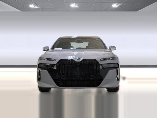 2026 BMW 750e i xDrive