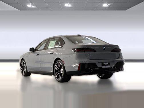 2026 BMW 750e i xDrive