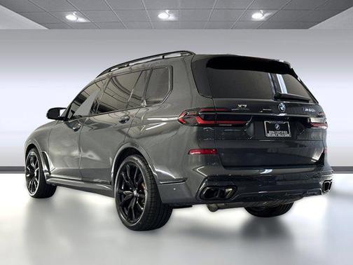 2024 BMW X7 M60i