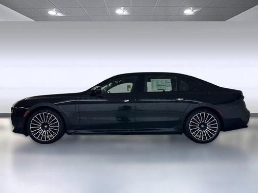 2026 BMW 750e i xDrive