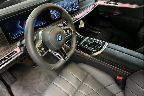 2026 BMW 750e i xDrive