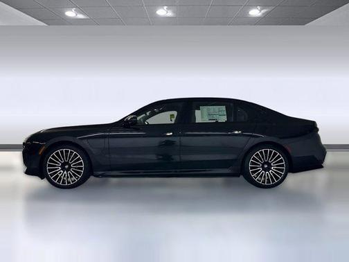2026 BMW 750e i xDrive