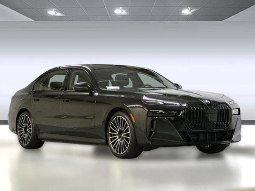 2026 BMW 750e i xDrive