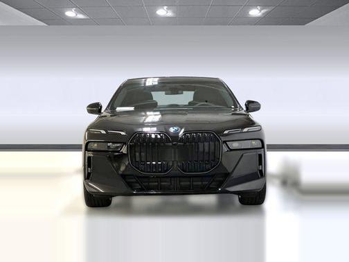 2026 BMW 750e i xDrive