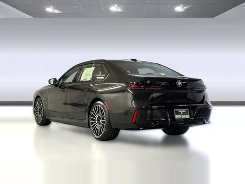 2026 BMW 750e i xDrive